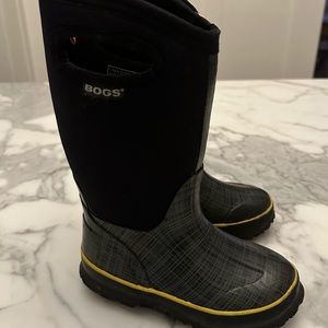 kids bogs winter boots size 12 in excellent condition!